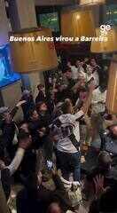 Buenos Aires virou baile! Torcida do Vasco faz as festas nas ruas e bares da cidade