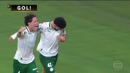 Aos 44 min do 1º tempo - gol de dentro da área de Flaco López do Palmeiras contra o Fluminense